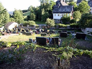 Der Friedhof in Neuengrün - hier eine Archivaufnahme aus dem Sommer - soll endlich fertiggestellt werden. Foto: Barbara Herbst