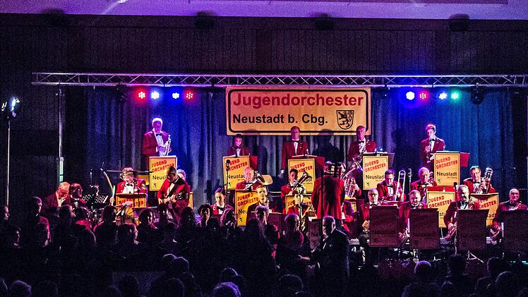 Impressionen vom Galakonzert des Jugendorchesters Neustadt in der Mehrzweckhalle Heubischer Straße.Foto: Jochen Berger