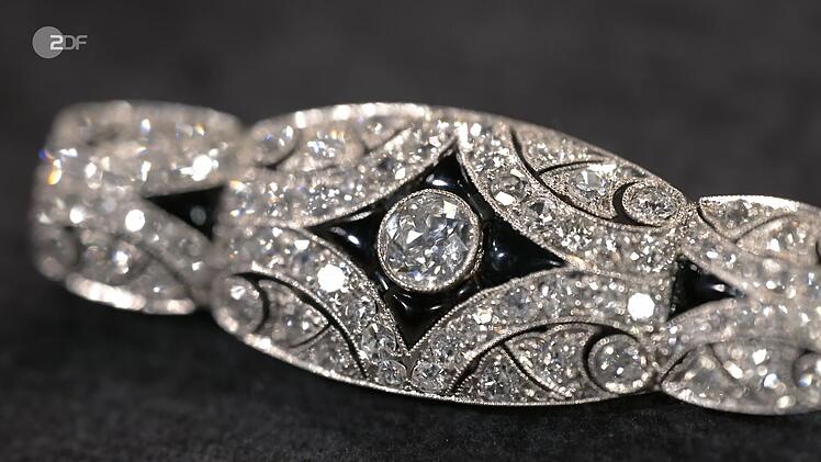 Das zweite Schmuckhighlight der Dienstagssendung brachte Sybille mit: eine ungetragene Brosche aus Familienbesitz.