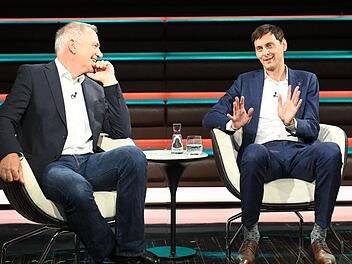 SPD-Politiker Martin Hikel (rechts) kritisierte die Enteignungsideen der Linken in Berlin scharf: "Ich halte das f&uuml;r gro&szlig;en Quatsch."