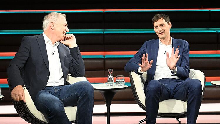 SPD-Politiker Martin Hikel (rechts) kritisierte die Enteignungsideen der Linken in Berlin scharf: "Ich halte das f&uuml;r gro&szlig;en Quatsch."