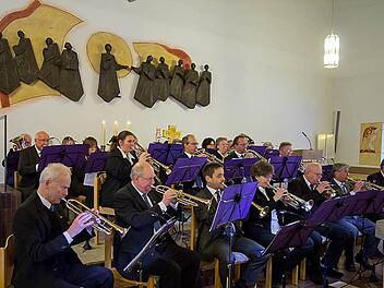 Der Posaunenchor St. Moriz gestaltete sein Jahreskonzert ausnahmsweise in der Johanneskirche auf der Hut. Foto: Albert Höchstädter