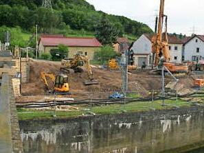 In Limbach baut das Wasserstraßen- und Schifffahrtsamt derzeit die neue Brücke zum Schleusengebäude und zum Sportgelände.