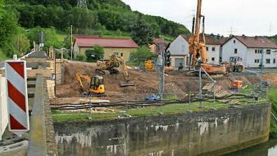 In Limbach baut das Wasserstraßen- und Schifffahrtsamt derzeit die neue Brücke zum Schleusengebäude und zum Sportgelände.