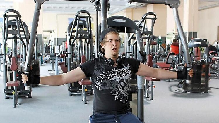 Das Training im Fitnessstudio kann jungen Menschen auch helfen, negative Erlebnisse besser zu verarbeiten.  Foto: p