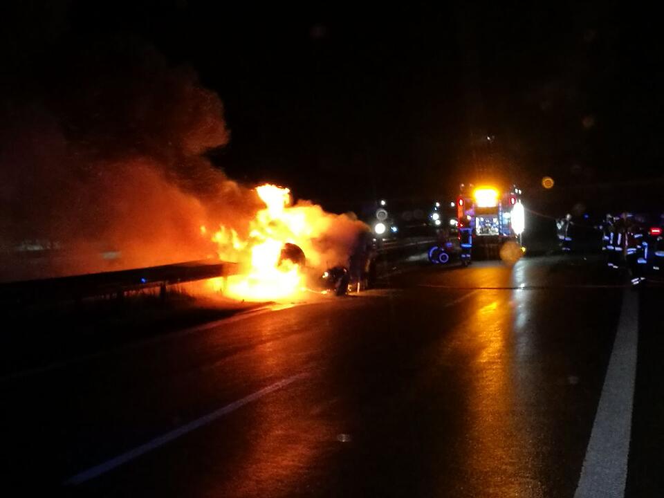 Oberfranken: Militärfahrzeug bleibt auf Autobahn liegen und fängt beim Abschleppen Feuer