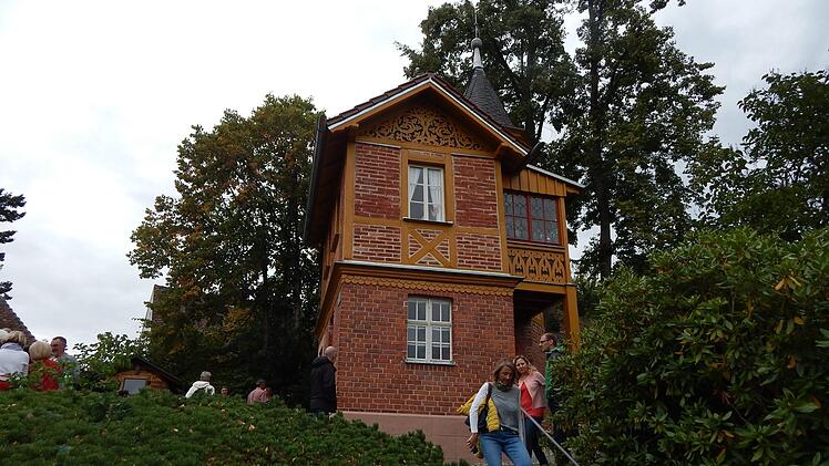 Das historische Gartenhaus der Familie Stephan in der Bergstraße lockte gestern Hunderte neugierige Besucher. Foto: Horst Wunner