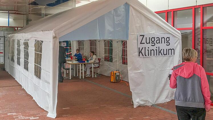 Auch im Klinikum am Bruderwald herrschen in Zeiten von Corona strengste Zugangsregelungen. Foto: Ronald Rinklef