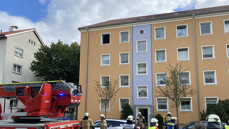Feuer im dritten Stock: Küche brennt komplett aus