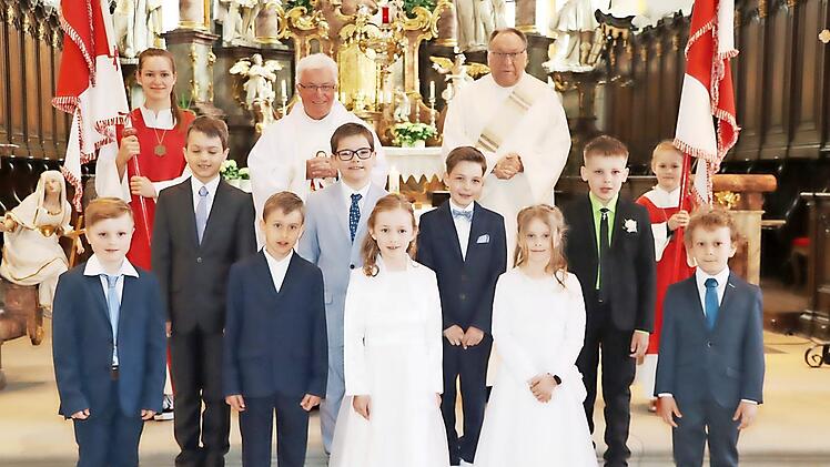 Die Kommunionkinder teilten sich in zwei Gruppen.