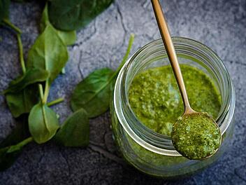 basilikum-Pesto.jpg
