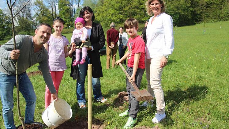 Ein Baum wurde für Elisa Rüger gepflanzt.  Foto: Veronika Schadeck