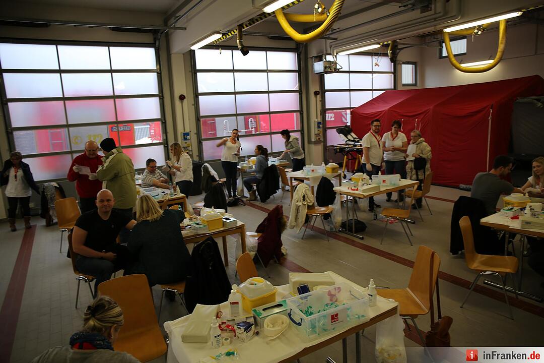 An Leukaemie erkrankter Feuerwehrmann hofft auf Hilfe - 500 Spender kamen am Sonntag in Hof zur Typisierung