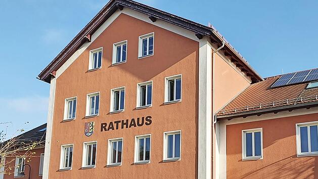 Im Adelsdorfer Rathaus gibt es viele neue Gesichter. Foto: Johanna Blum