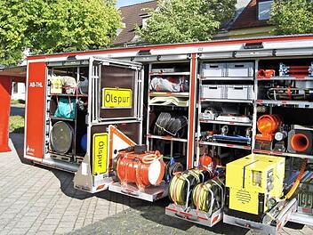 Im Landkreis Bayreuth gibt es sie schon, im Landkreis Bamberg sollen sie beschafft werden: so genannte Wechsellader. Dabei können Rollcontainer mit verschiedener Feuerwehr-Ausrüstung (Bild) abwechselnd je nach Bedarf auf einem Transportfahrzeug zum Einsatz kommen. Foto: Rausch