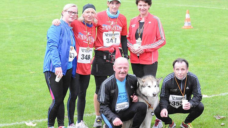 Die Laufgruppe um Bernadette Obermeier.