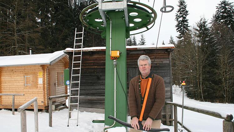 Baron von Lerchenfeld am Skilift in Heinersreuth. Foto: Archiv/Matthias Beetz