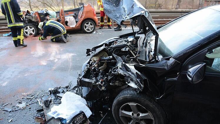 Total zerstört wurden die beiden Fahrzeuge bei dem Unfall.  Foto: Dagmar Besand