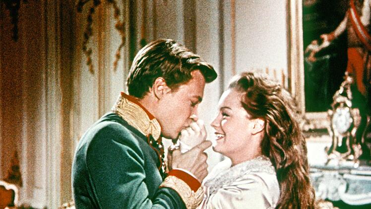 Der Spitzname der echten Prinzessin Elisabeth schrieb sich mit nur einem mittleren "s", wie auch in der RTL-Serie "Sisi".