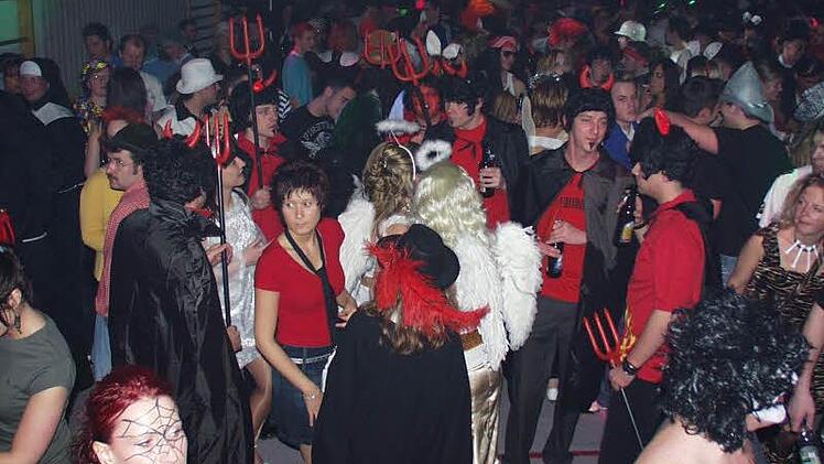 Beim Blütenfasching 2007 ging es wieder eng zu. Foto: Klaus-Peter Wulf