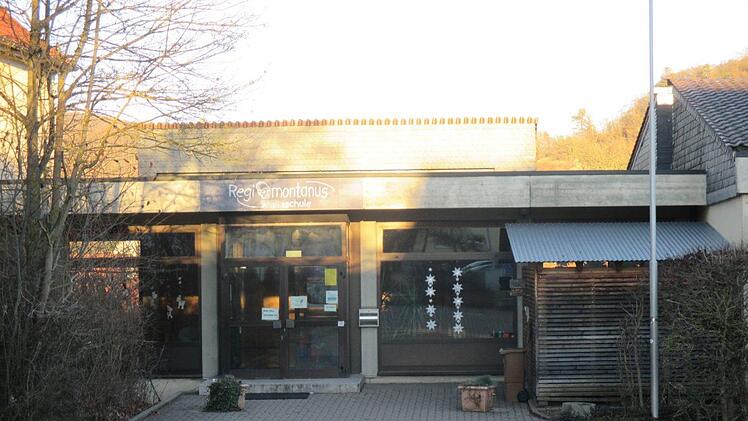 Der Eingangsbereich der Schule wird behindertengerecht neu gestaltet.