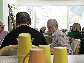 Die neue Wärmestube war bei der Eröffnung gut besucht.  Foto: Benedikt Borst