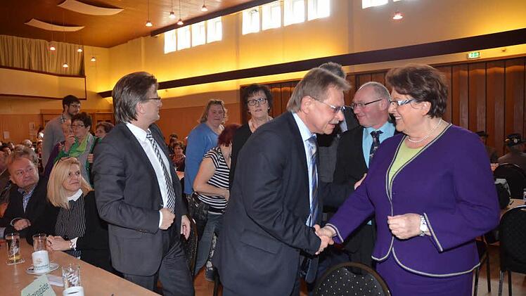 Herzlicher Empfang für die Landtagspräsidentin durch Bürgermeister und Landratstellvertreter Wolfgang Beiergrößlein mit Kreisobmann Erwin Schwarz, Bürgermeister Rainer Detsch (Stockheim), Bürgermeisterin Susanne Grebner (Wilhelmsthal) und Bürgermeister Peter Ebertsch (Tettau).Foto: Hofmann