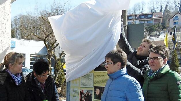 Die erste Tafel des "Bierigen Erlebnispfades" wurde enthüllt.  Foto: map