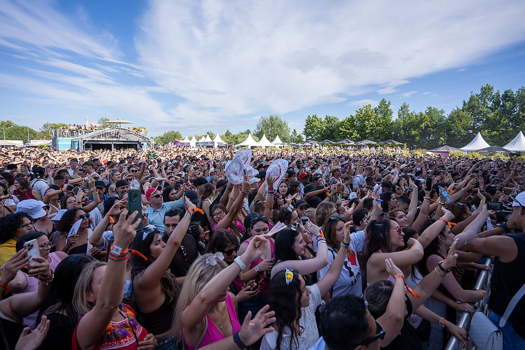 Mit vielen internationalen und nationalen Live-Acts.