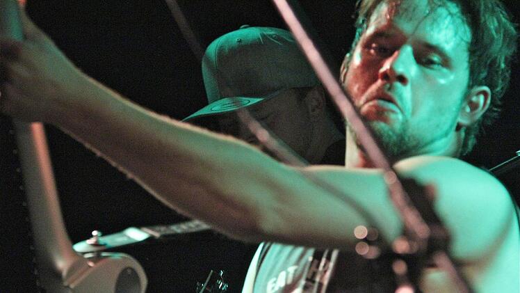 Mit Spezialeffekten traten die Coburger Drown in Grace auf die Bühne.