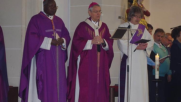 Von links Kardinal Philippe Ouédraogo, Erzbischof Ludwig Schick, Diakon Jürgen Fischer