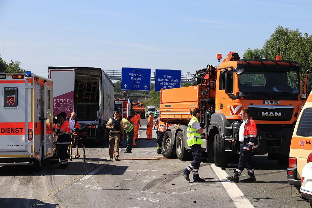 Lkw-Unfall bei Schweinfurt: Es geht um Leben und Tod - und die Rettungsgasse bleibt dicht