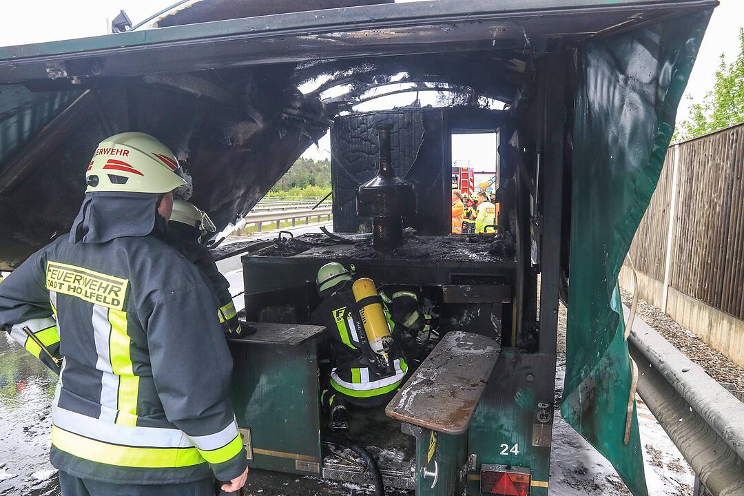Bierausschank brennt auf A70 aus