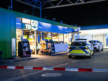 Zwei bewaffnete Täter überfallen Tankstelle in Bamberg Zwei bewaffnete Täter überfallen Tankstelle in Bamberg