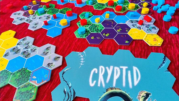 Cryptid im Test - ungewöhnliches Deduktionsspiel für Familien