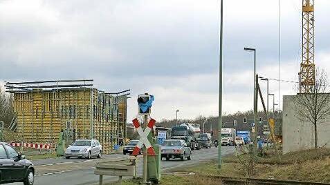 Autofahrer an der Straße zwischen Kitzingen und Hörblach erkennen die Fortschritte der Baustelle am besten.