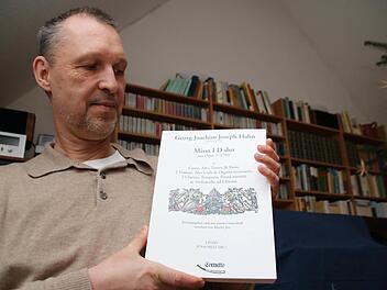 Dr. Martin Jira hat die Missa I D-dur von Georg Joachim Joseph Hahn neu editiert. Foto: Heike Beudert