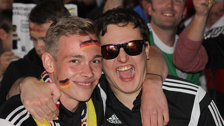 Beim Public Viewing in Kronach. Foto: Michael Wunder
