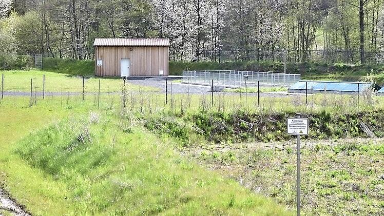 Die Kläranlagen gelten als „Stromfresser“. Deshalb sollen die Klärwerke in Königsberg und Altershausen (unser Bild) mit Photovoltaikanlagen bestückt werden.