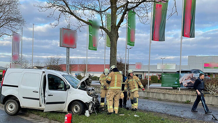 Unfall in Bamberg: Aufmerksamer Autofahrer alarmiert Rettungskräfte
