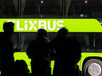 Schwerer Unfall mit Flixbus: Zwei tote, viele Verletzte auf A11