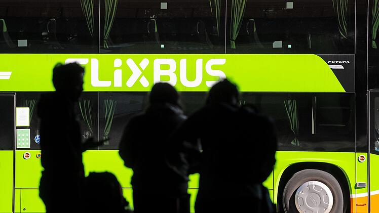 Schwerer Unfall mit Flixbus: Zwei tote, viele Verletzte auf A11