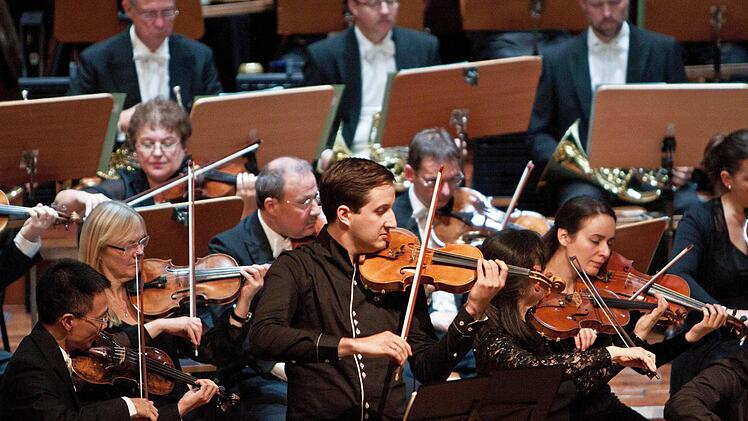 Impressionen vom Sinfoniekonzert des Landestheaters im Coburger Kongresshaus.Foto: Jochen Berger