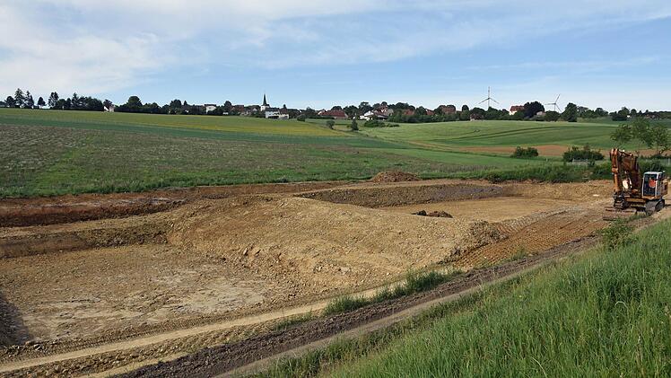 787.000 Euro investiert die Gemeinde Theres heuer in die Ertüchtigung der Kläranlage in Buch. Gebaut wird ein zweistufiger Rohabwasserfilter mit integrierter Mischwasserbehandlung.Ulrike Langer