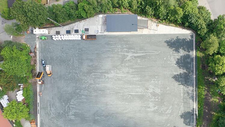 Der Zustand am Freitag. Bis August soll der Platz fertig sein. Foto: Karl-Heinz Wagner