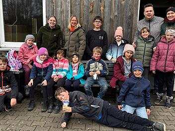 Die Bl&auml;serklassen aus Pommersfelden mit Betreuern der Blaskapelle Zentbechhofen.
