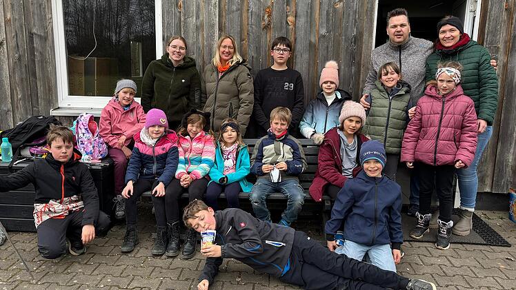 Die Bl&auml;serklassen aus Pommersfelden mit Betreuern der Blaskapelle Zentbechhofen.