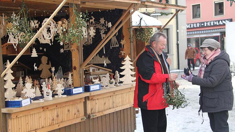 Holzartikel bilden heuer einen Schwerpunkt des Lichtenfelser Weihnachtsmarktes.