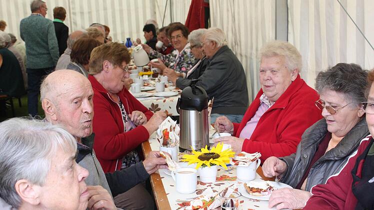 Die Senioren waren zum Kaffee eingeladen.  Foto: Sonja Werner