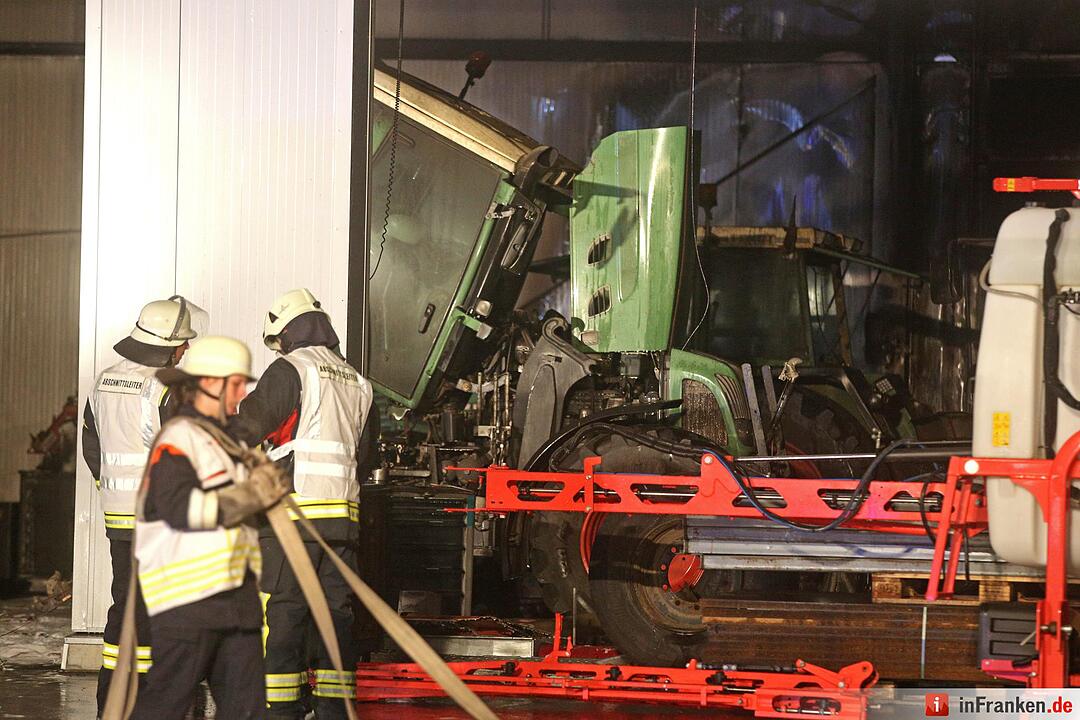 Schonungen: Werkstatthalle steht in Flammen